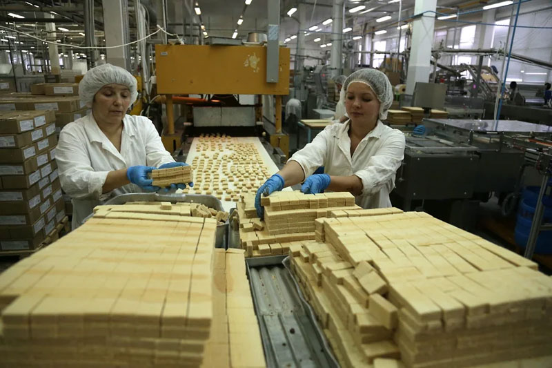 Производственный цех кондитерской фабрики Пермская